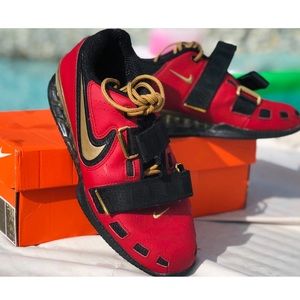 WOMENS NIKE ROMALEOS 2 VARSITY RED/GOLDEN LACING.